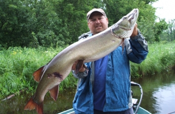 2010 New member Corey shows off a nice 47 caught on Holcombe! Nice job!!